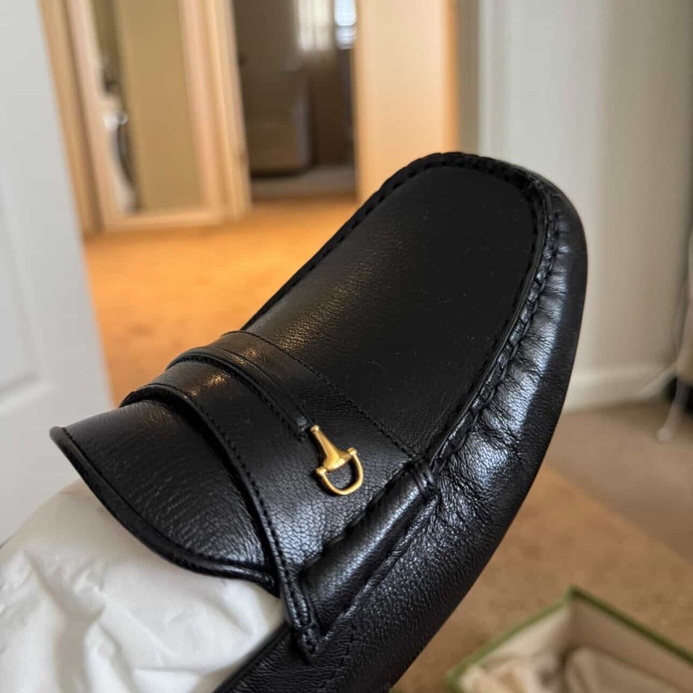 Gucci Black Leather Loafers with Gold Accent - Picture 7 of 10